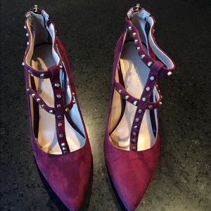 💙 Beautiful Burgundy suede studded heels